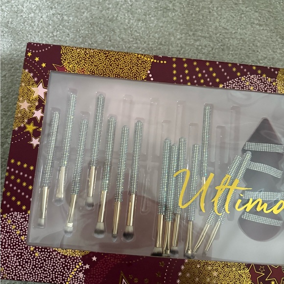 Viral Bling Rhinestone 30 Piece Make Up Brushes Set - Picture 2 of 10